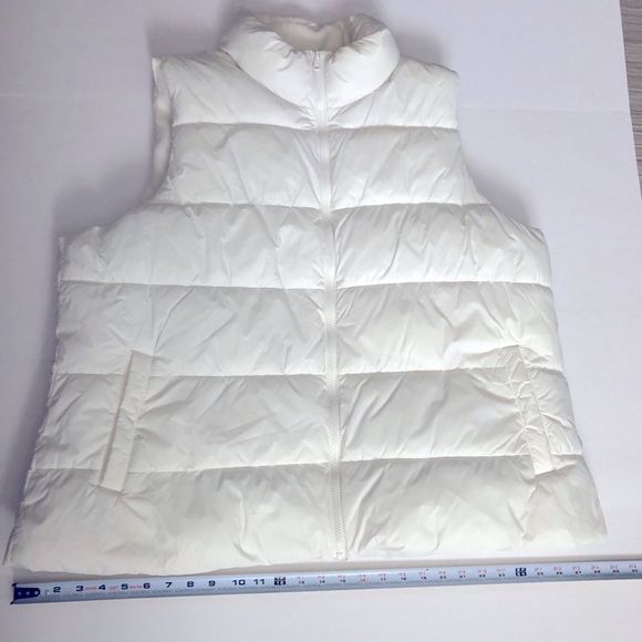 Old Navy women’s white puff vest - Picture 5 of 9